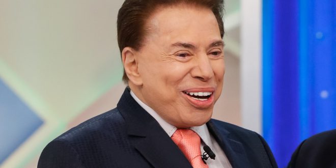 Silvio Santos, de 90 anos, é internado com Covid em SP