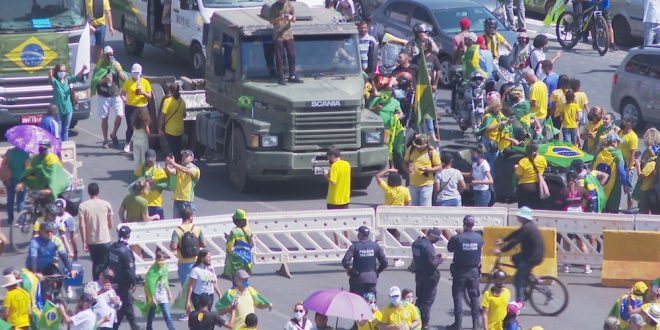 Lideranças de caminhoneiros vão à Justiça contra União, Bolsonaro e militantes governistas