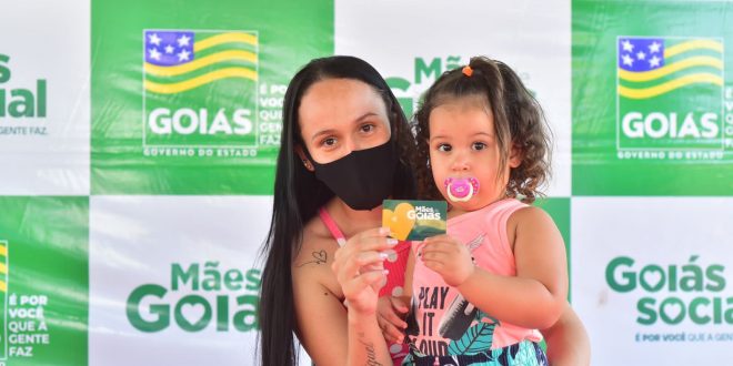 Governo de Goiás inicia entrega de cartões do Mães de Goiás para mais  30 mil famílias de 151 municípios