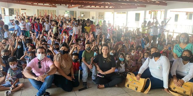 NA ESCOLA ANTÔNIO FERNANDES Palestra para alunos da EJA, hoje, conscientiza sobre Dengue, Influenza e Covid-19