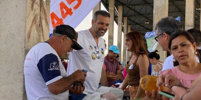 Prefeito Leonardo Menezes acompanha José Nelto e Renato de Castro em campanha em Goianésia