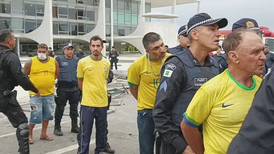 Justiça inicia mutirão de audiências de custódia de bolsonaristas radicais presos em Brasília