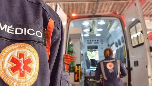 Para não ir à escola, criança finge não acordar, e mãe em pânico chama o SAMU