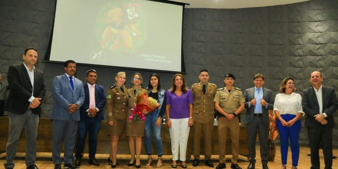 Gracinha Caiado celebra combate à criminalidade em Goiás durante aniversário de 25 anos do Proerd