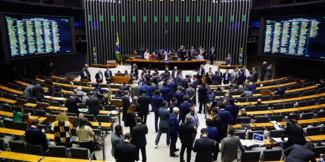 Sete partidos 100% a favor, três 100% contra: veja como a Câmara se dividiu ao aprovar marco fiscal