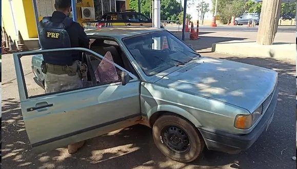 Jovens roubam carro em Uruaçu para ver namoradas e são presos na BR-153 pela PRF