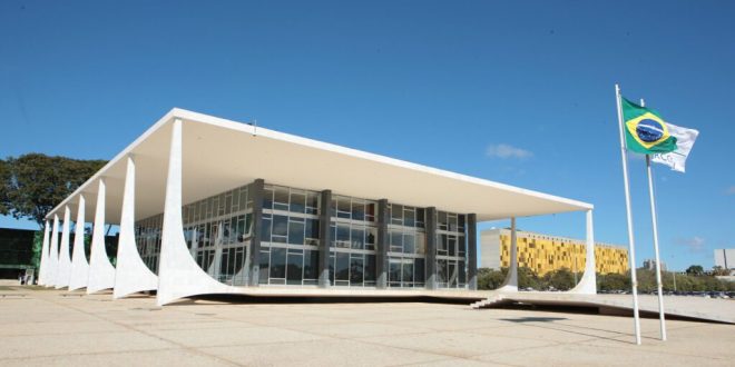 Maioria do STF vota para manter suspensão a leis que permitem ganhos de servidores acima do teto em Goiás