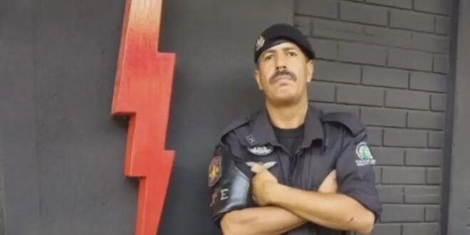Três policiais ficam feridos e um morreu após viatura capotar e pegar fogo
