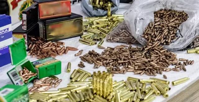 PF faz operação contra CACs suspeitos de comprar munições irregularmente nos EUA e transportar em contêineres