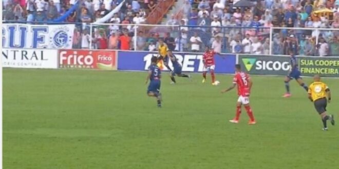 Vila Nova sofre dois gols na reta final e fica no empate contra o Goianésia pelas quartas de final do Goianão