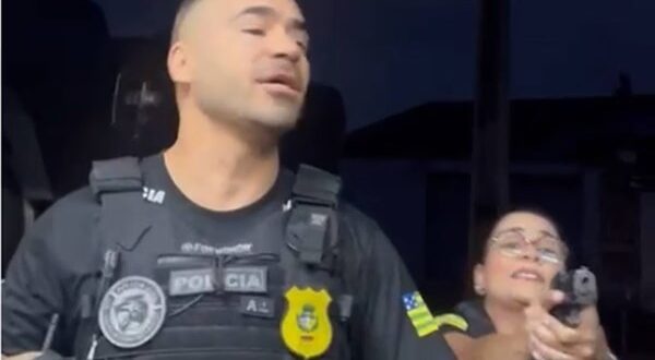 Policiais arrombam portão e invadem casa por engano durante cumprimento de mandado, diz família; vídeo