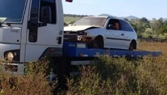 Veículo furtado em Uruaçu é localizado na zona rural de Rianápolis todo depenando