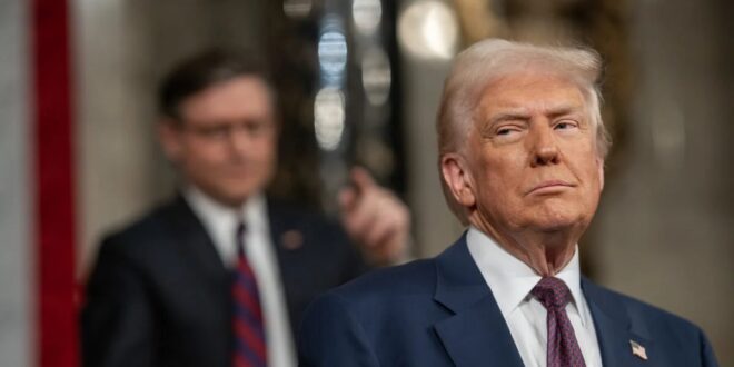 Trump revoga permissão e 500 mil imigrantes perdem permanência nos EUA; entenda