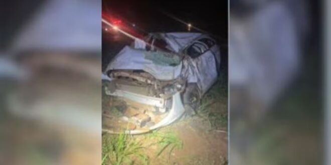 Mulher morre após carro capotar na GO-330