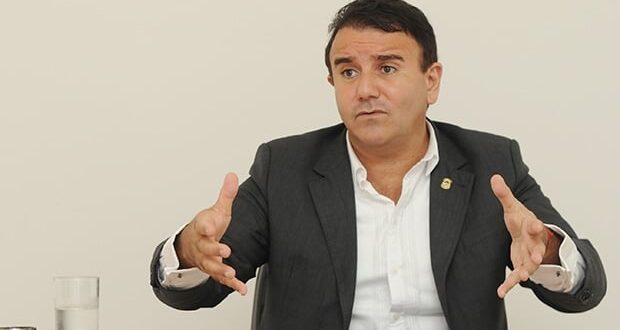 ‘Aqui vão dançar dois juízes e pelo menos três advogados’: prefeito de Palmas foi flagrado em diálogo vazando operação da PF