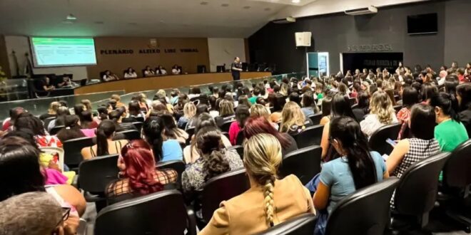 Profissionais da educação de Goianésia participam de capacitação sobre transtornos e síndromes raras promovida pelo CREC