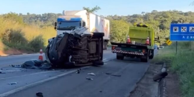 Jaraguá: Acidente na BR-153 deixa um óbito após colisão entre Hilux e Fiat Fiorino
