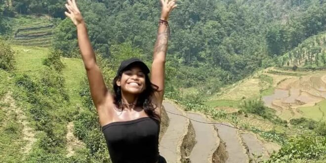 Morre brasileira que caiu em vulcão na Indonésia, diz família