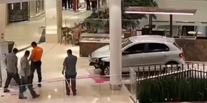 Policial de folga sacou arma e tentou parar motorista que invadiu shopping em Goiânia; vídeo