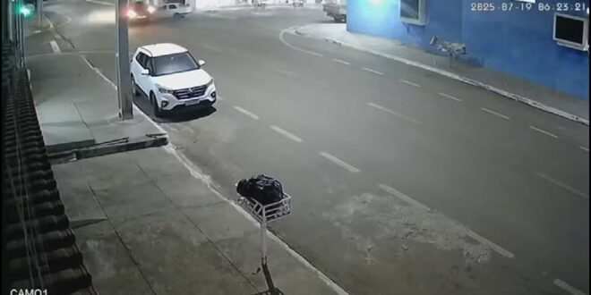 Criança morre em acidente entre carro e caminhonete