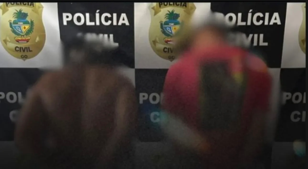 Homem tem celular roubado após deixar motocicleta como garantia em “boca de fumo”; dois são presos em Jaraguá
