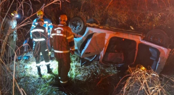 Motorista é resgatado inconsciente após capotamento na GO-237 em Niquelândia