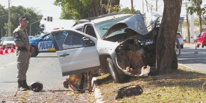 Motorista morre após bater carro contra árvore em Goiânia