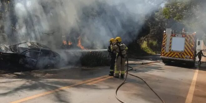 Acidente provoca incêndio em veículo na GO-080, sentido Jalles Machado