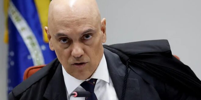 Por que Alexandre de Moraes é quem toma decisões sobre a família Bolsonaro?