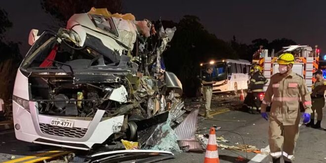 Acidente entre carreta, micro-ônibus e ônibus mata estudantes da UFPA e motoristas na BR-153, diz PRF