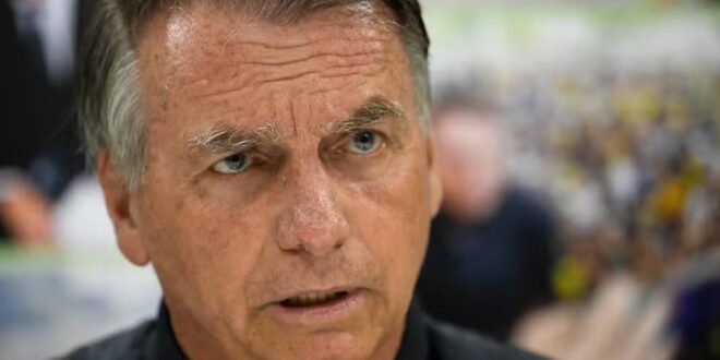 TJ do DF condena Jair Bolsonaro a pagar R$ 150 mil por imagens de crianças ‘fazendo arminha’ e fala sobre ‘pintar um clima’