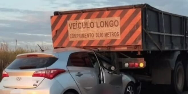 Nova Glória ; HB20 bate em carreta na BR-153, próximo ao povoado da Plaina