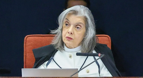 Cármen Lúcia vota e forma maioria para condenar Bolsonaro por tentativa de golpe