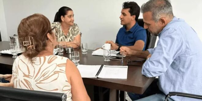 Renato de Castro anuncia pagamento de piso passivo para professores a partir de outubro