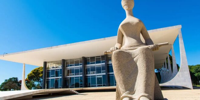 Anistia  dos mais de 1,4 mil presos do 8 de Janeiro, 141 continuam na cadeia e 44 estão em prisão domiciliar