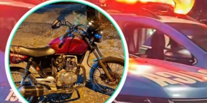Menor é flagrado empinando moto e colide com viatura da PM em Jaraguá