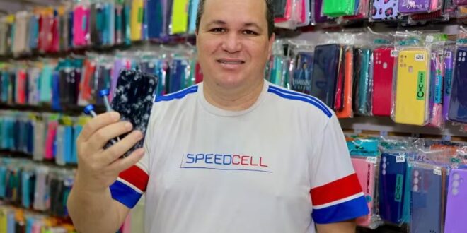 Empresário faz campanha para consertar celulares de graça em Goiás
