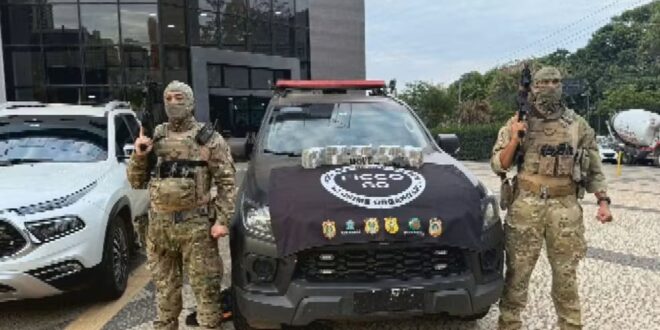 Mochila com R$ 1 milhão é encontrada dentro de carro em abordagem policial, e homem é preso