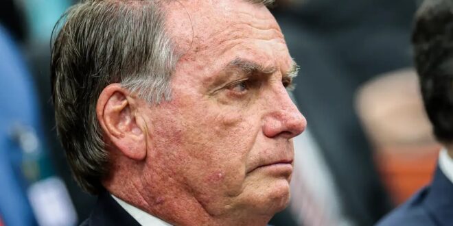 Bolsonaro violou tornozeleira eletrônica e tinha ‘elevado risco de fuga’; veja decisão de Moraes na íntegra