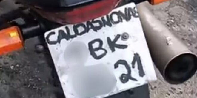 Motociclista é preso ao ser flagrado com placa de moto escrita à mão, em Goiás