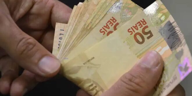 Veja quanto uma pessoa precisa ganhar para ser classificada como super rica em Goiás