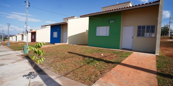 Casas a custo zero são entregues em Diorama e Bom Jardim de Goiás