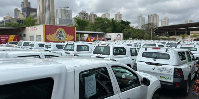 Prefeitura de Goianésia recebe veículos do Governo de Goiás para reforçar serviços da cidade