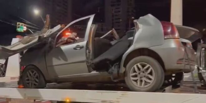 Jovens morrem em acidente envolvendo três carros em Goiânia, diz PM