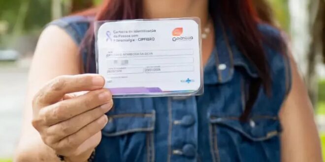 Prefeitura de Goianésia garante direitos de pessoas com fibromialgia com entrega de carteirinhas