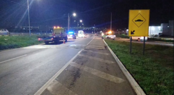 Colisão entre motocicletas deixa mulher ferida na BR-153, em Anápolis