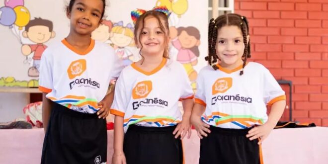 Mais de 24 mil uniformes começam a ser entregues aos alunos da rede municipal de Goianésia