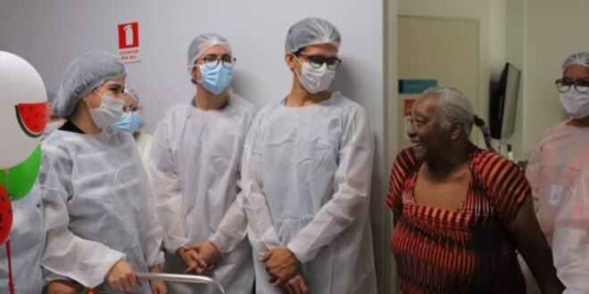 Saúde em Goiás implanta alta humanizada e transforma despedida em gesto de cuidado