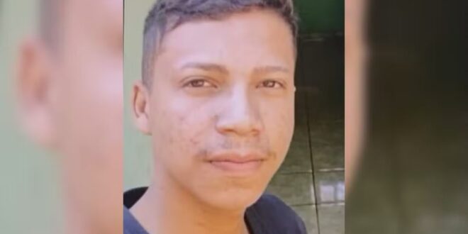 Jovem morre um dia após o aniversário ao ser atingido por moto e ir parar embaixo de carro