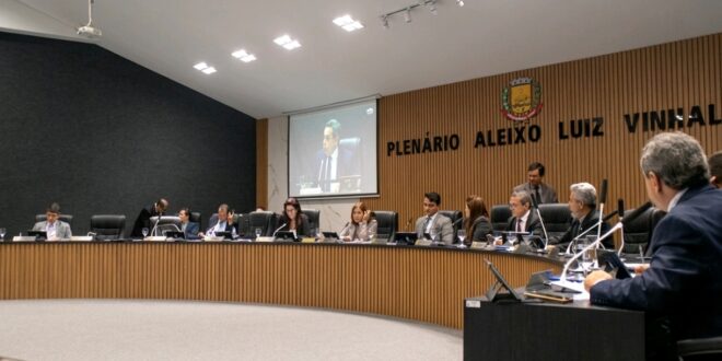Câmara de Goianésia aprova com agilidade reajuste para profissionais da Educação